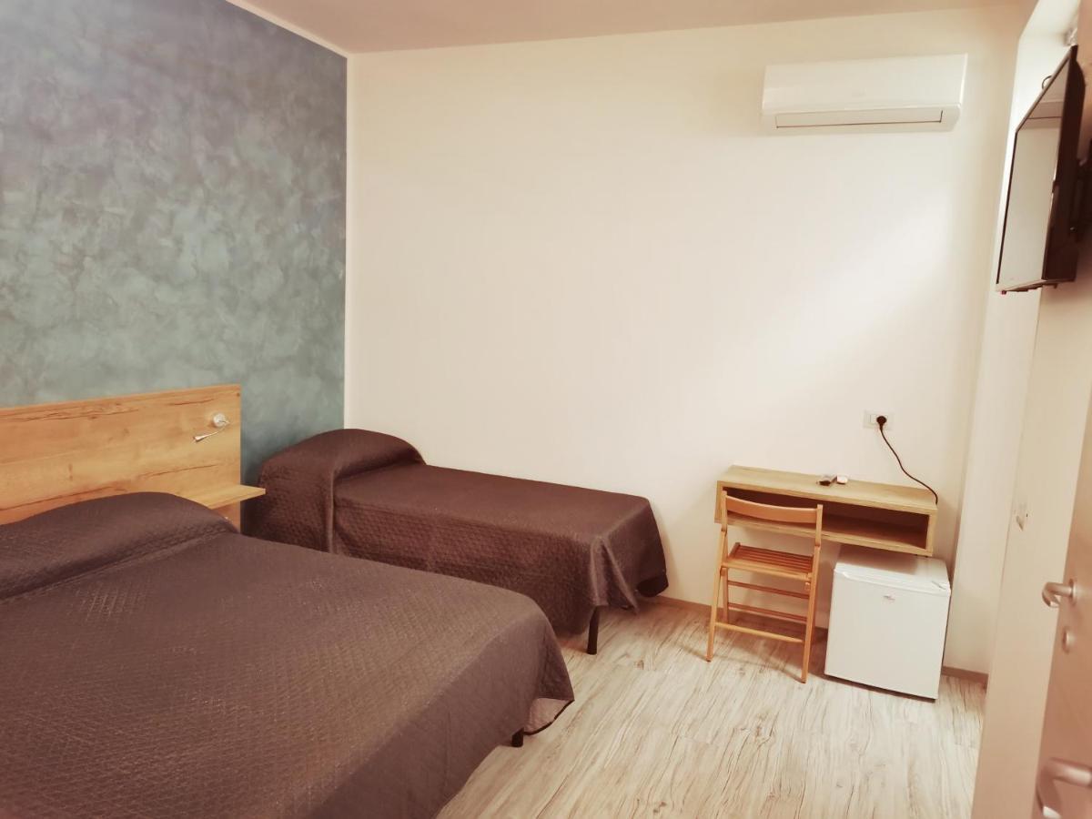 Via Alessandria Racale Kamer foto